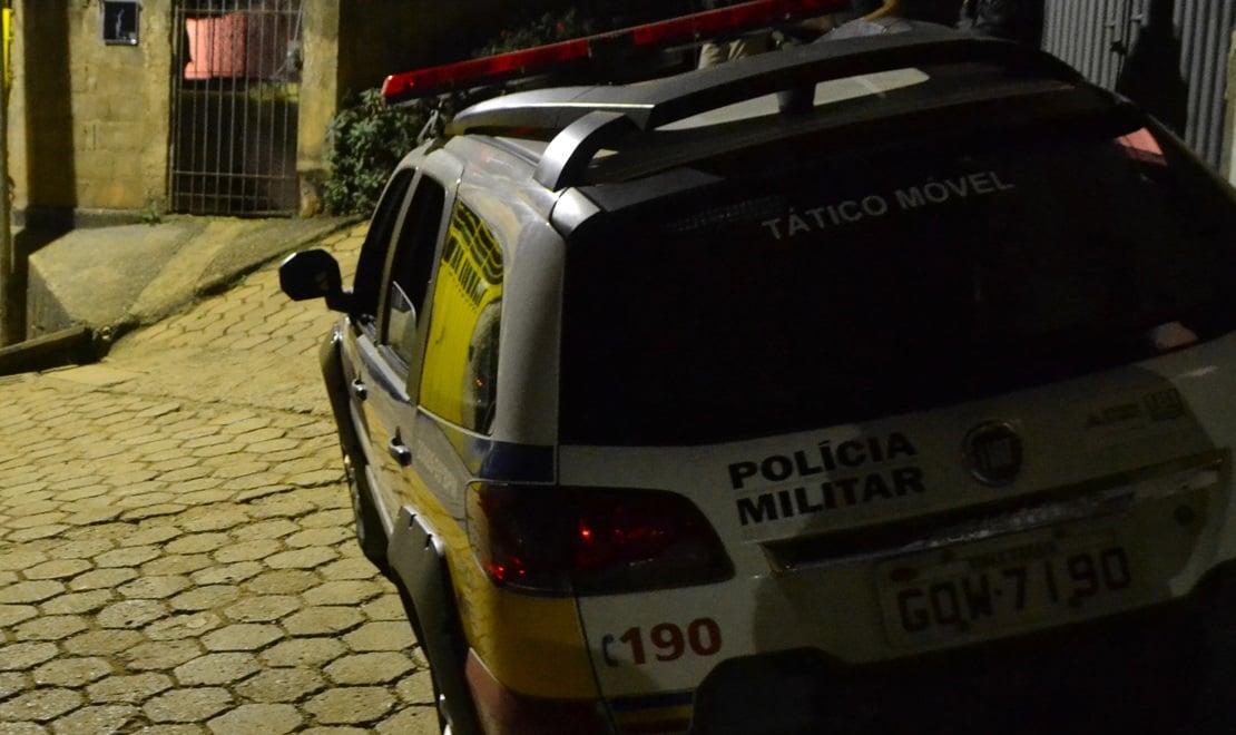 Comerciante fica ferido ao ter residência atingida por tiros em Itabira