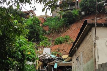 Cinco casas desabam e duas pessoas pessoas ficam feridas em Ibirité, na Grande BH
