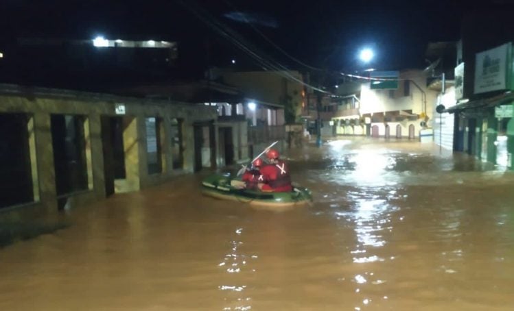 Bombeiros de Itabira atuam nas regiões afetadas pelas chuvas