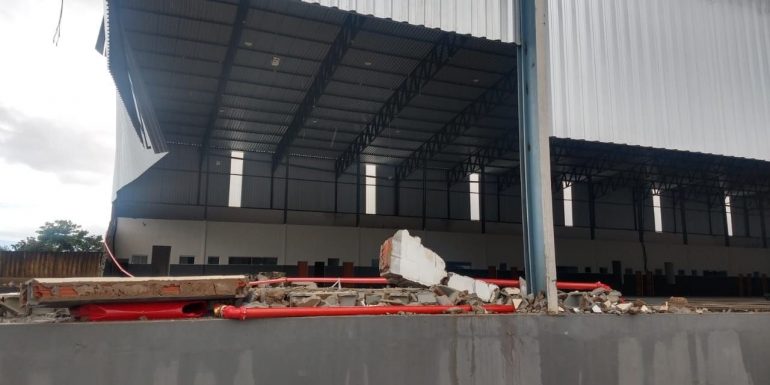 Homem morre após ser atingido por muro que desabou em Contagem