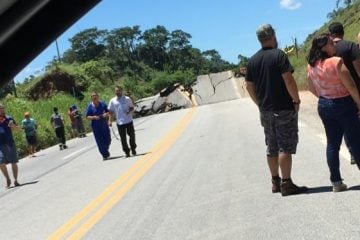 Desmoronamento destrói pista e interdita a BR-381, em Nova Era