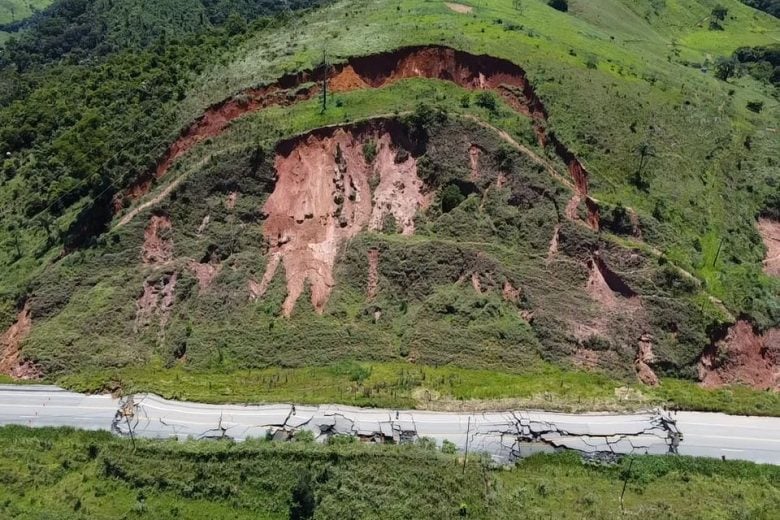 Trânsito na BR-381 continua interditado em Nova Era