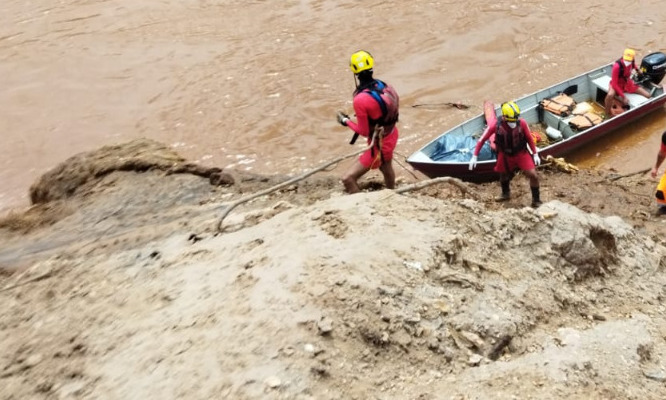 Corpo de Bombeiros realizou buscas no rio