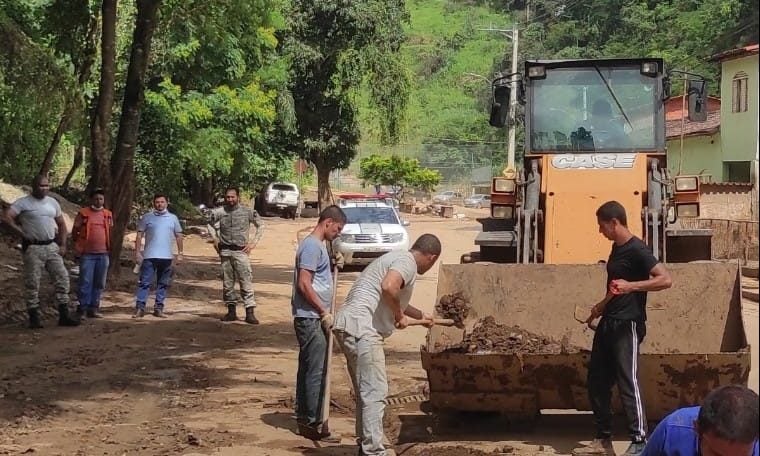 Detentos participam na limpeza de Monlevade após estragos causados pelas chuvas