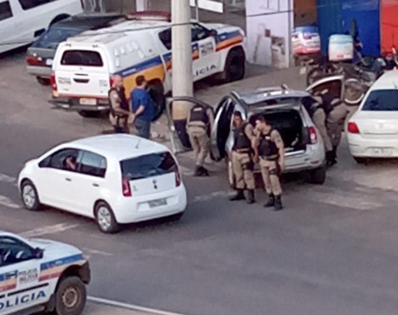 Homem é preso com droga ao ser abordado no Gabiroba