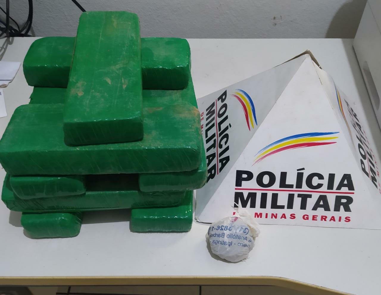 Polícia Militar apreende barras de maconha em Ipatinga