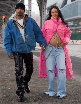 Rihanna e o rap A$AP Rocky confirmaram que esperam o primeiro filho