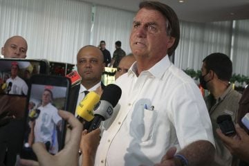 Bolsonaro tem melhora clínica, diz boletim médico