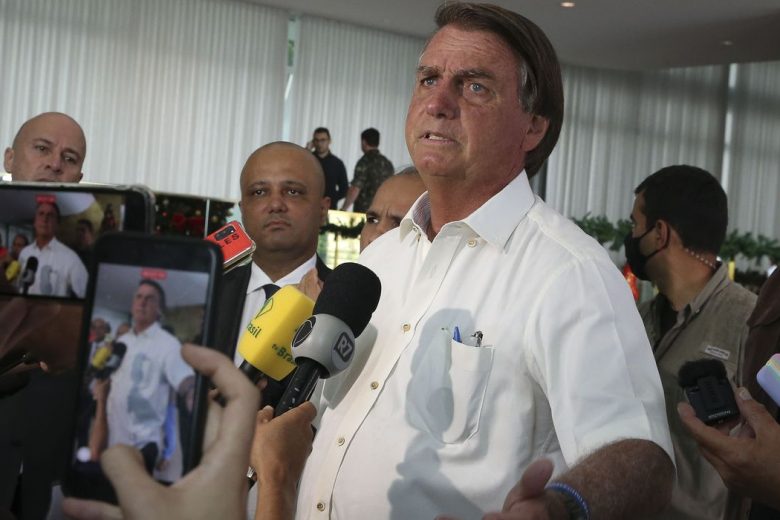 Bolsonaro tem melhora clínica, diz boletim médico