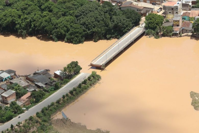 Sistemas de águas afetados pelas chuvas na Bahia são religados