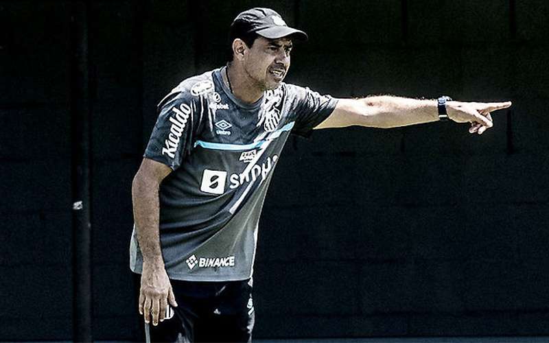 Técnico Fábio Carille testa positivo para COVID-19 e vira baixa no Santos