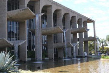 STF vota amanhã reajuste de salários de ministros e juízes