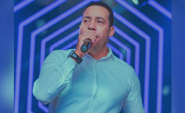 Cantor divinopolitano Rodrigo Bergall faz sucesso com grandes hits da música brasileira
