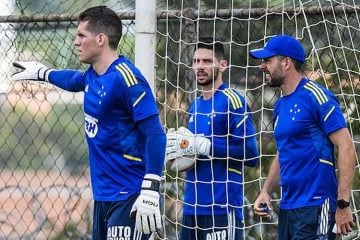 Rafael realiza primeiro treino na Toca II e celebra recepção no Cruzeiro