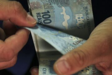 Governo espera beneficiar 2,5 milhões de pessoas negativadas com o programa Desenrola