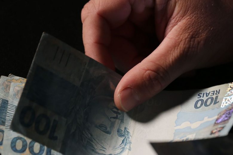 Beneficiários com NIS de final 6 recebem o Bolsa Família