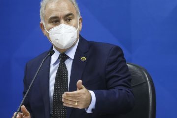 Ministro relaciona aumento de casos de Covid-19 a festas de fim de ano