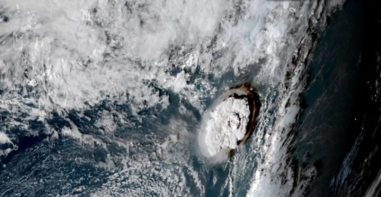 Oceano Pacífico: imagens de satélites mostram destruição causada por erupção em Tonga
