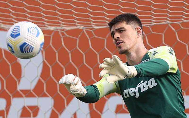 Palmeiras não libera Vinicius, e Cruzeiro intensifica busca por goleiro