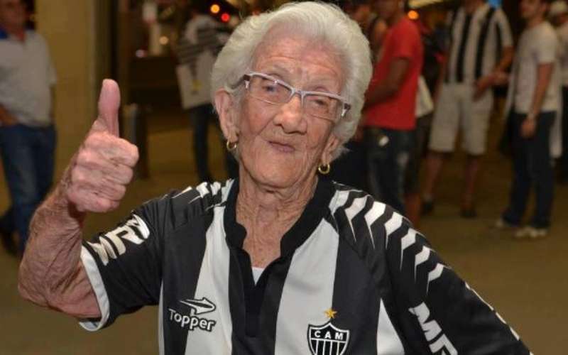 ‘Vovó do Galo’, torcedora-símbolo do Atlético, morre aos 101 anos