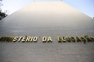 Mudança no ensino à distância: MEC proíbe EaD em Medicina, Direito e mais três cursos