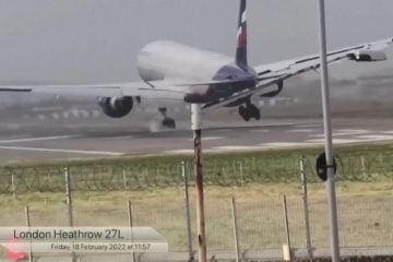 Ventos da tempestade Eunice arrastam pessoas e aviões; veja os vídeos