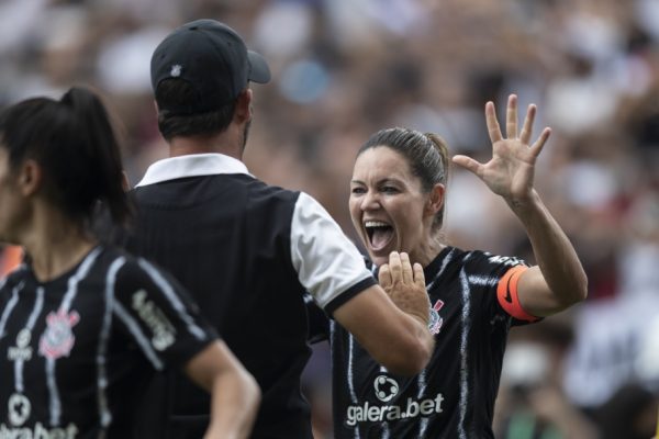 Gabi Zanotti marca no fim e Corinthians vence Grêmio na decisão da Supercopa feminina