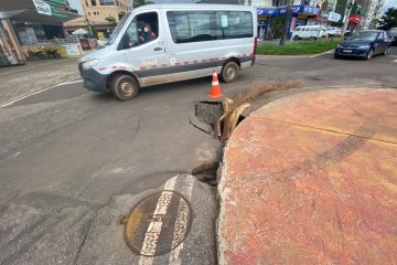 Erosão próxima à rotatória coloca motoristas em alerta na Esplanada da Estação