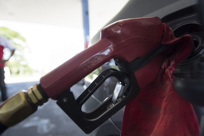 Governo dá prazo de 5 dias para denúncia de preço abusivo da gasolina