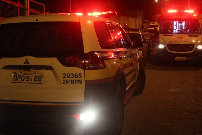 Casal é alvo de tiros em um beco no Juca Rosa, em Itabira
