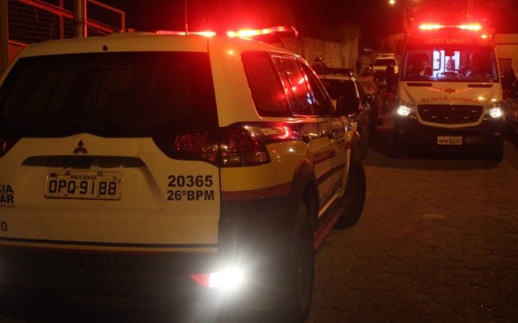 Casal é alvo de tiros em um beco no Juca Rosa, em Itabira