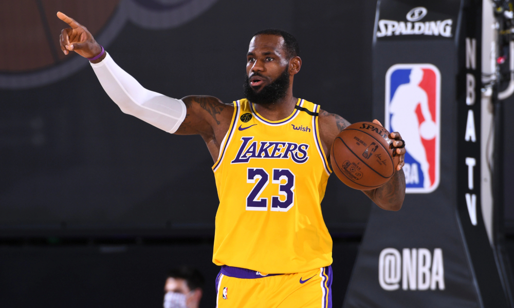 Lakers perde para o Warriors em noite que LeBron se torna maior cestinha da NBA