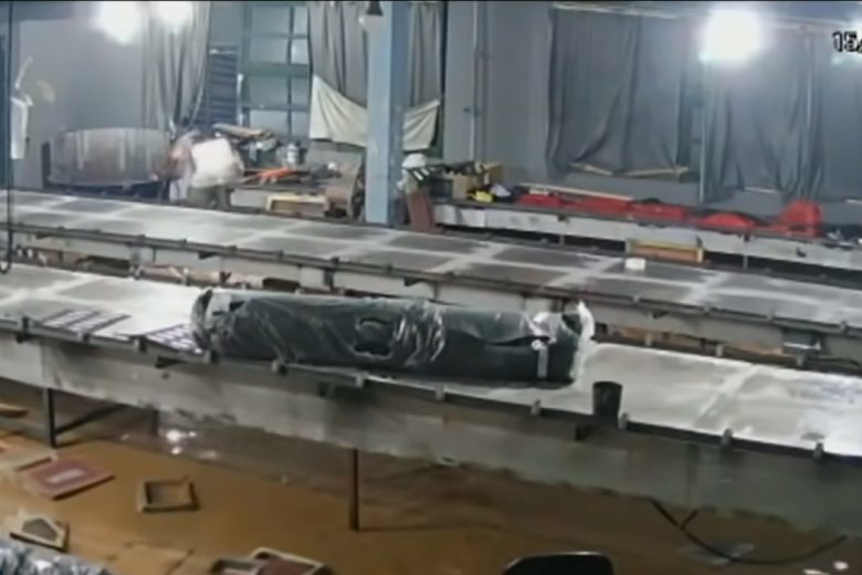 Em Petrópolis, piso de estamparia desaba; assista ao vídeo