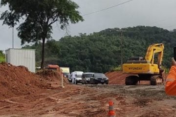 Trânsito é liberado no desvio construído na BR-381, em Nova Era
