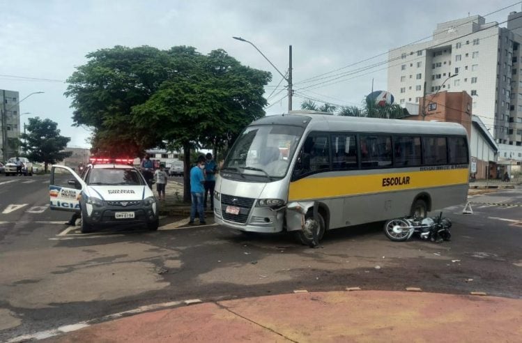 Motociclista é socorrido em estado grave após acidente em Itabira
