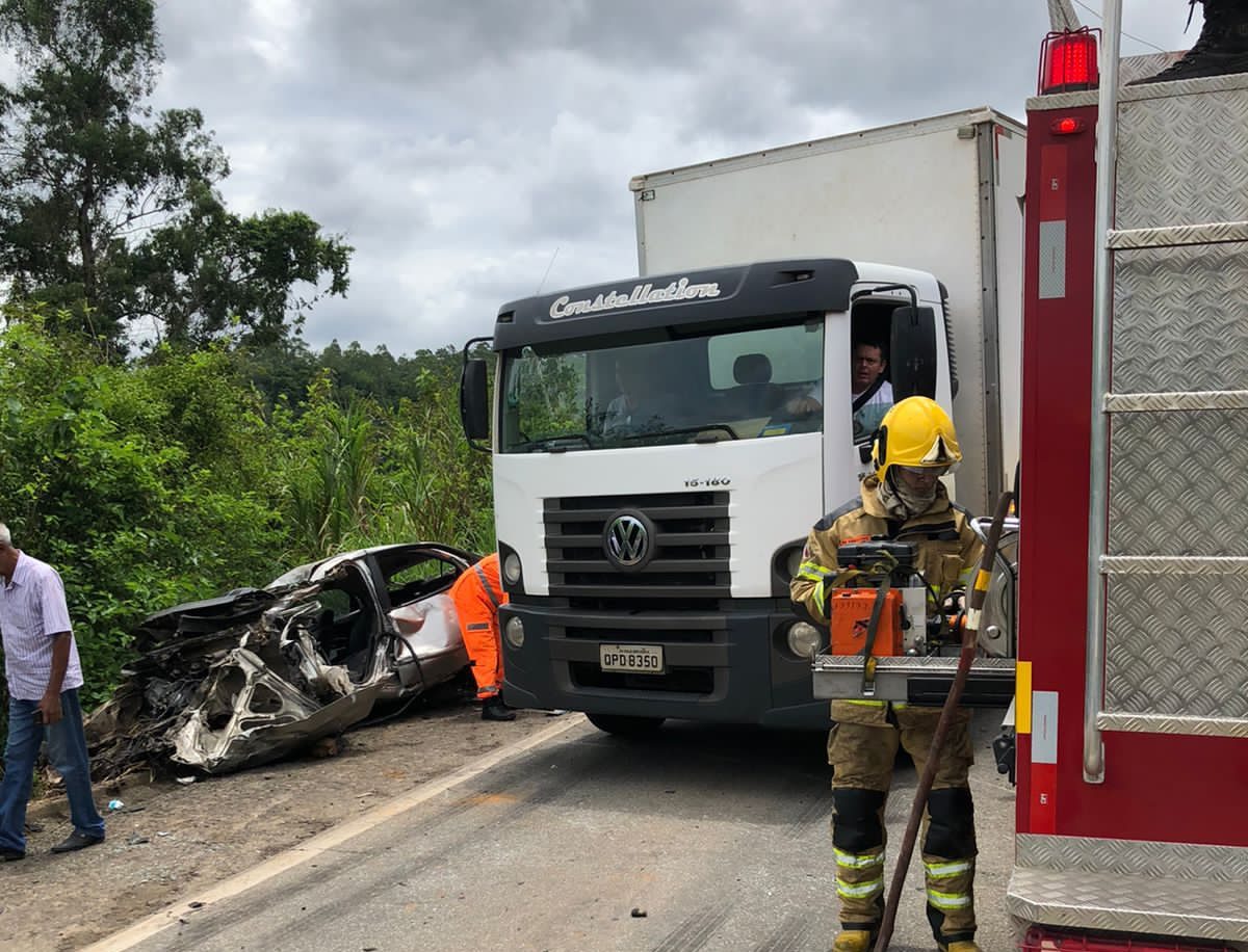 Colisão frontal deixa um morto e três feridos na BR-381, em Ipatinga