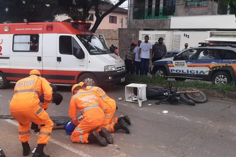 Homem é socorrido em estado grave após se chocar contra árvore no bairro Amazonas