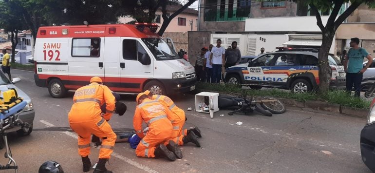 Homem é socorrido em estado grave após se chocar contra árvore no bairro Amazonas