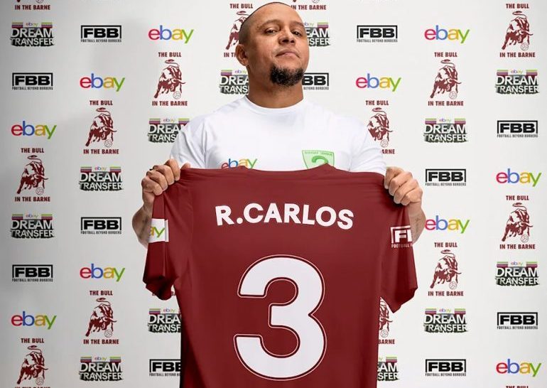 Time amador de pub inglês ganha rifa e terá ex-lateral Roberto Carlos por um jogo