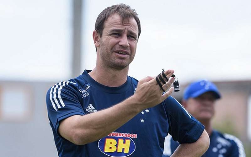 Ex-Cruzeiro, Felipe Conceição deixa a Chapecoense para assumir o Náutico