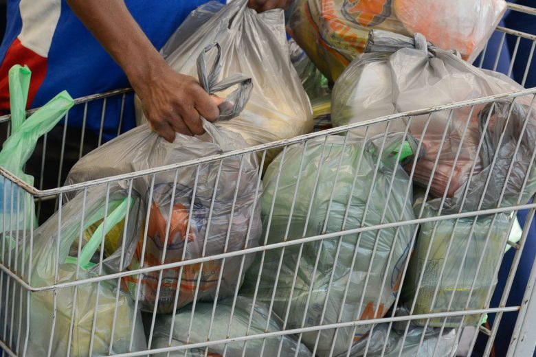 Inflação para famílias de renda mais baixa sobe para 1% em fevereiro