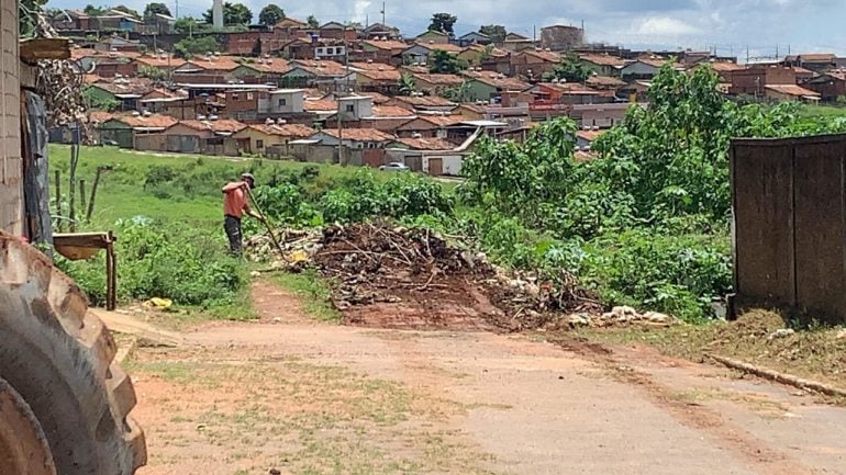 Em um dia, Prefeitura recolhe 13 caminhões de lixo do bairro Estrela D´Álva