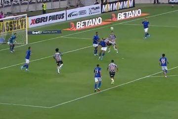 Galo vence o Cruzeiro de virada e é líder isolado do Mineiro
