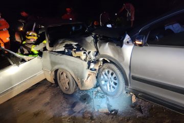 Três pessoas ficam gravemente feridas em acidente em estrada rural