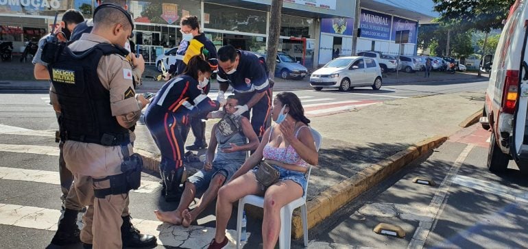 Motorista atinge motoqueiro, o ofende e foge sem prestar socorro na Mauro Ribeiro