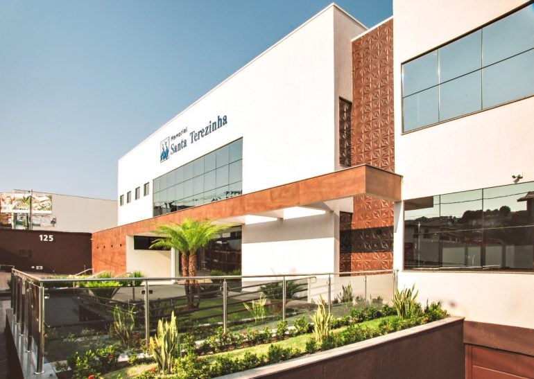 Funerária Santa Terezinha marca expansão com inauguração de memorial