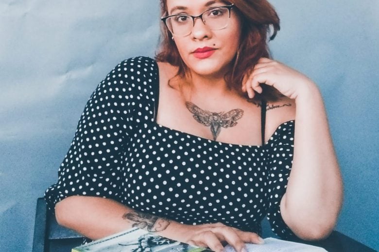 Há oito anos na estrada, poetisa itabirana lança livro neste sábado