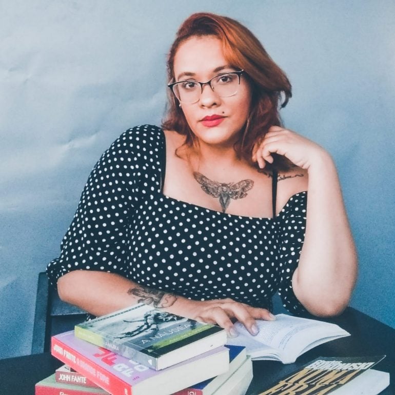 Há oito anos na estrada, poetisa itabirana lança livro neste sábado