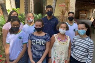 Alunos itabiranos ganham premiação nacional e presenteiam amiga