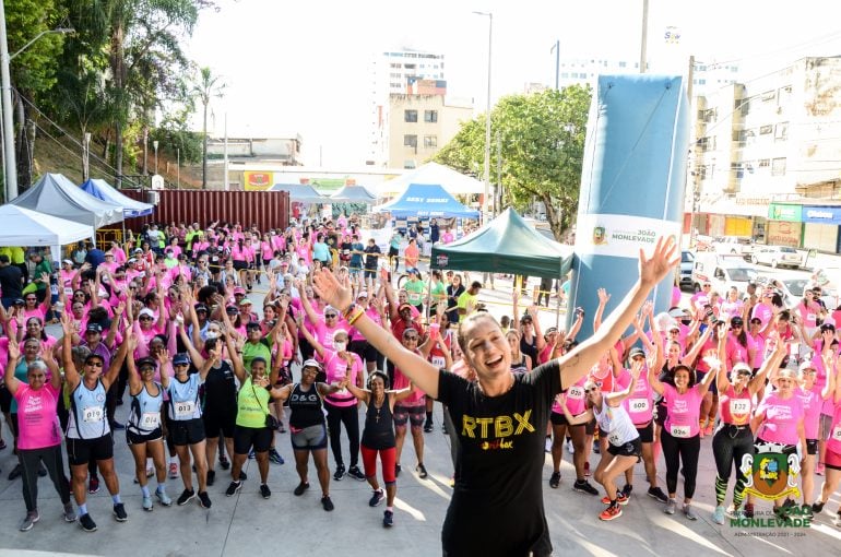 “Ninguém segura essa Mulher”: pedal, caminhada e ciclismo movimentam a praça do Povo, em Monlevade